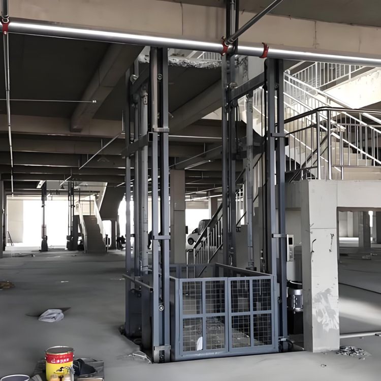 江西服装厂定制载重2吨升高二层导轨式升降机项目案例